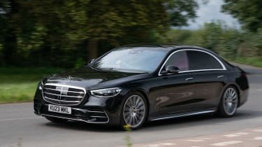 BMW 7 Series vs Mercedes S-Class - Mercedes front cornering